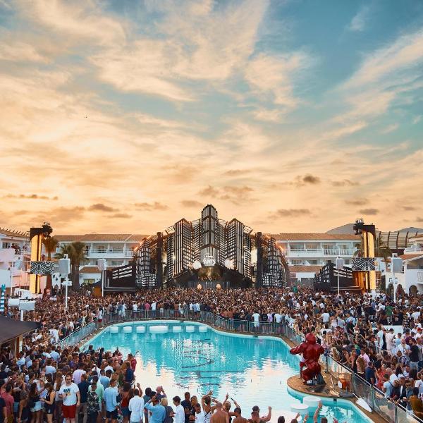 Ushuaïa Ibiza Beach Hotel - Adults Only - Club Entrance Included in Playa d'en Bossa, ES